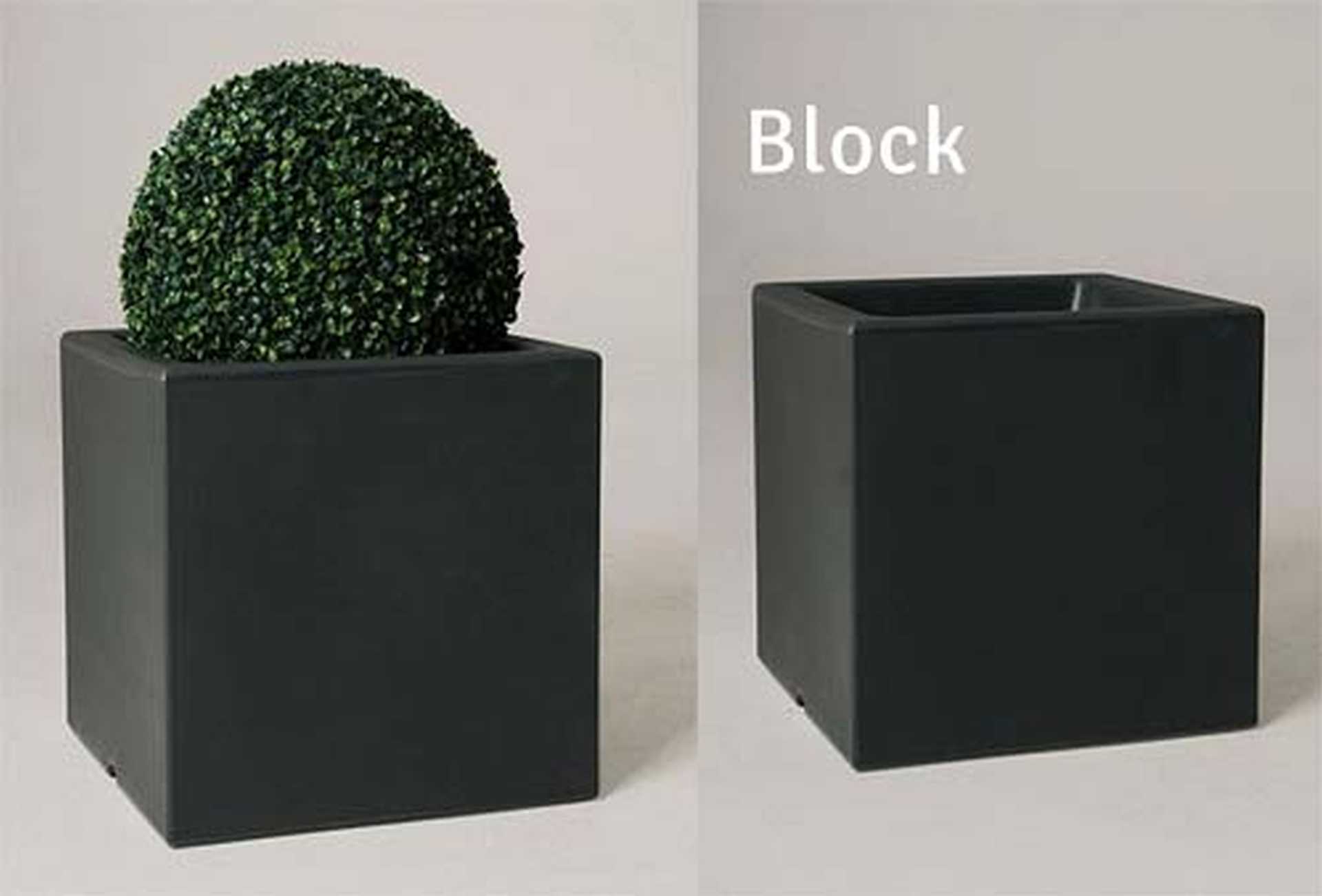 hranatý plastový květináč Block